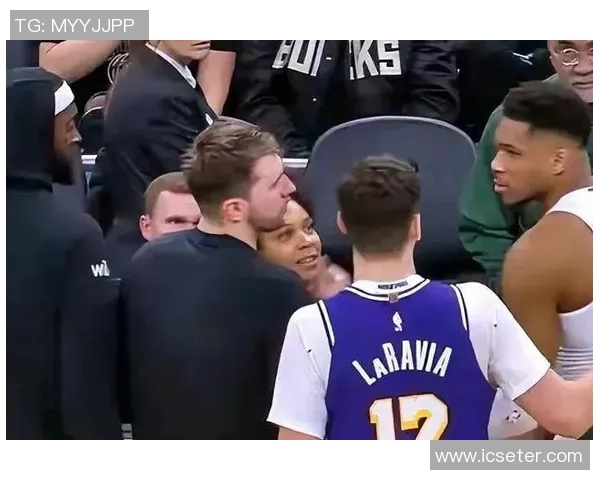 湖人对雄鹿赛后采访全景回顾球员表现与战术分析