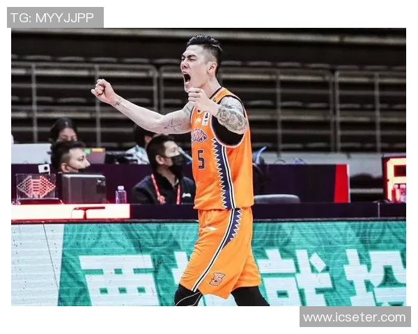 刘铮的奋斗历程与篮球梦想：从青涩少年到职业球员的成长之路